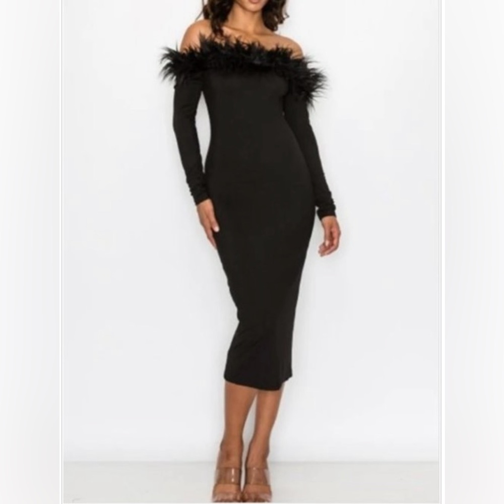 Gorgeous 🖤 BLACK🖤 Feathered dress